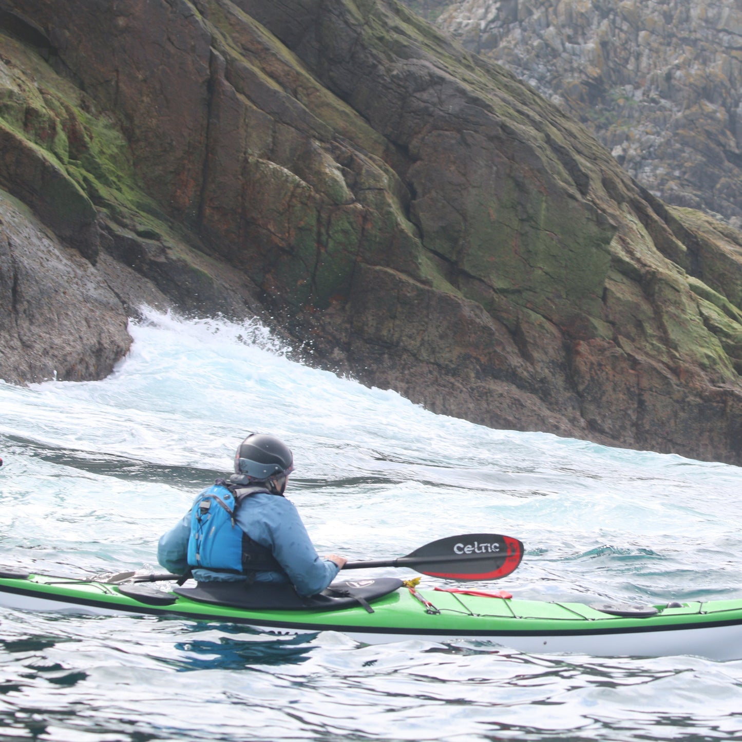 Sea_kayaker_in swell